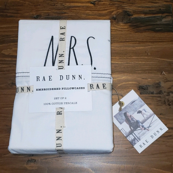 Rae Dunn Pillowcases Mr. & Mrs. 100% Cotton Black & White - Picture 1 of 8